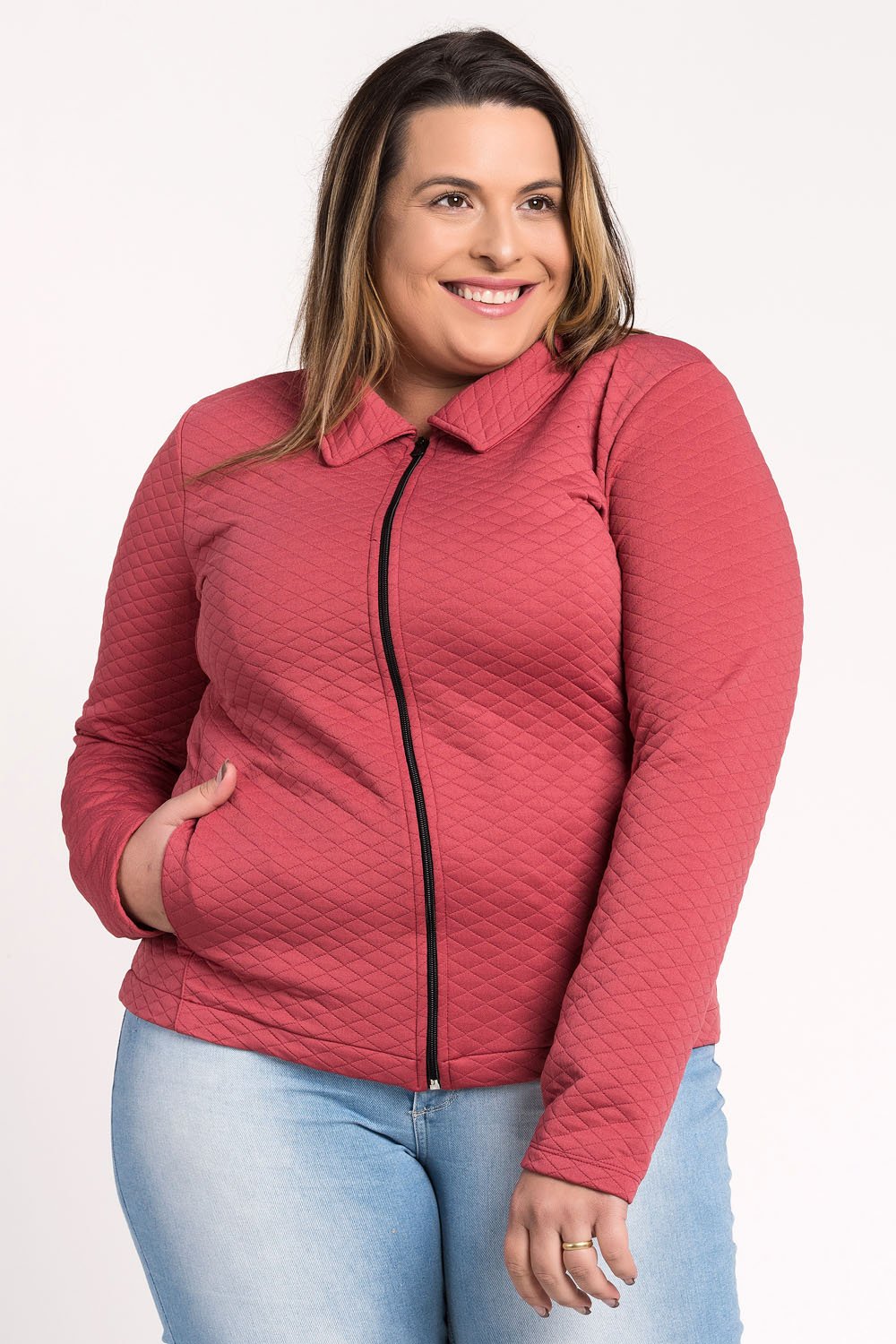Jaqueta Plus Size Feminina Matelassê Fechamento Zíper Bolsos - Serena