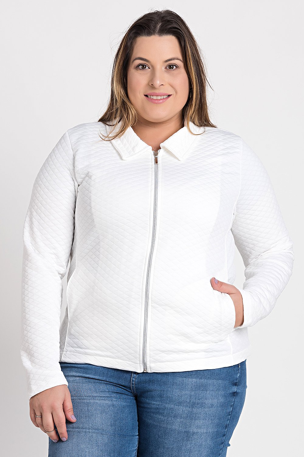 Jaqueta Plus Size Feminina Matelassê Fechamento Zíper Bolsos - Serena