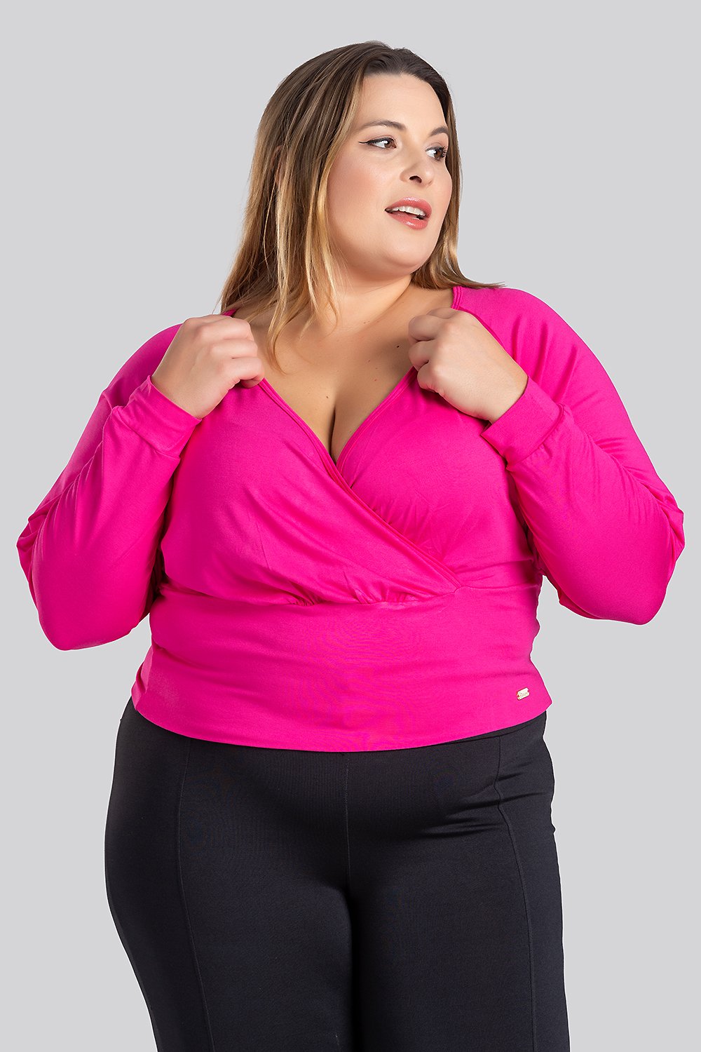 Cropped Plus Size Transpassado Frente Decote 