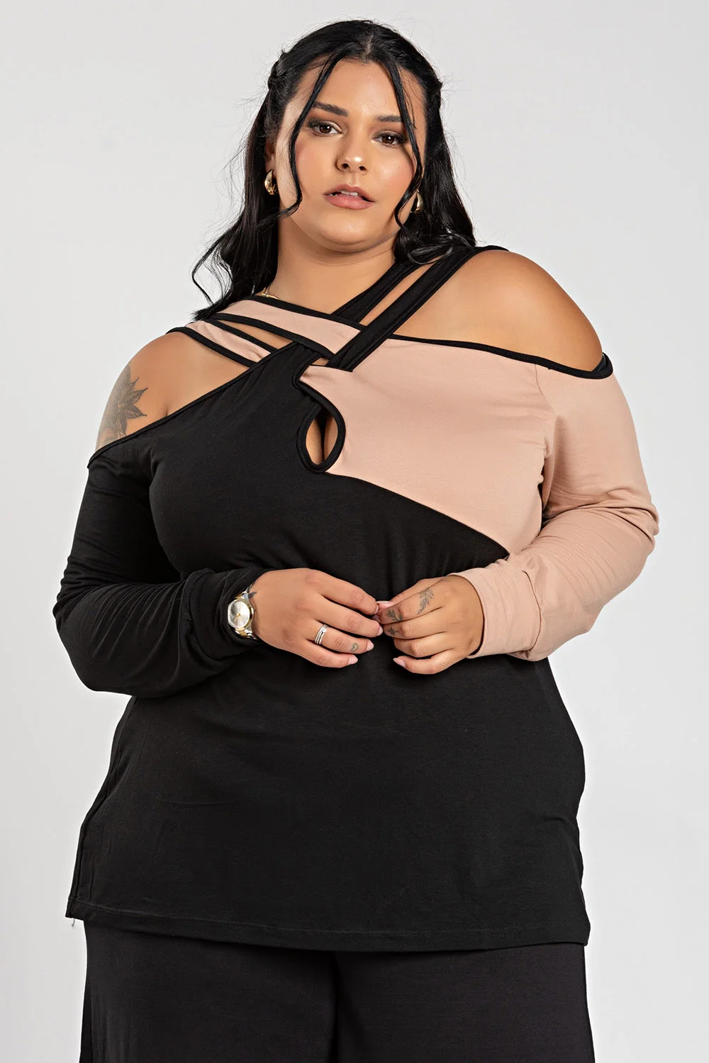 Blusa Feminina Plus Size Manga Longa Bicolor Detalhe Tiras