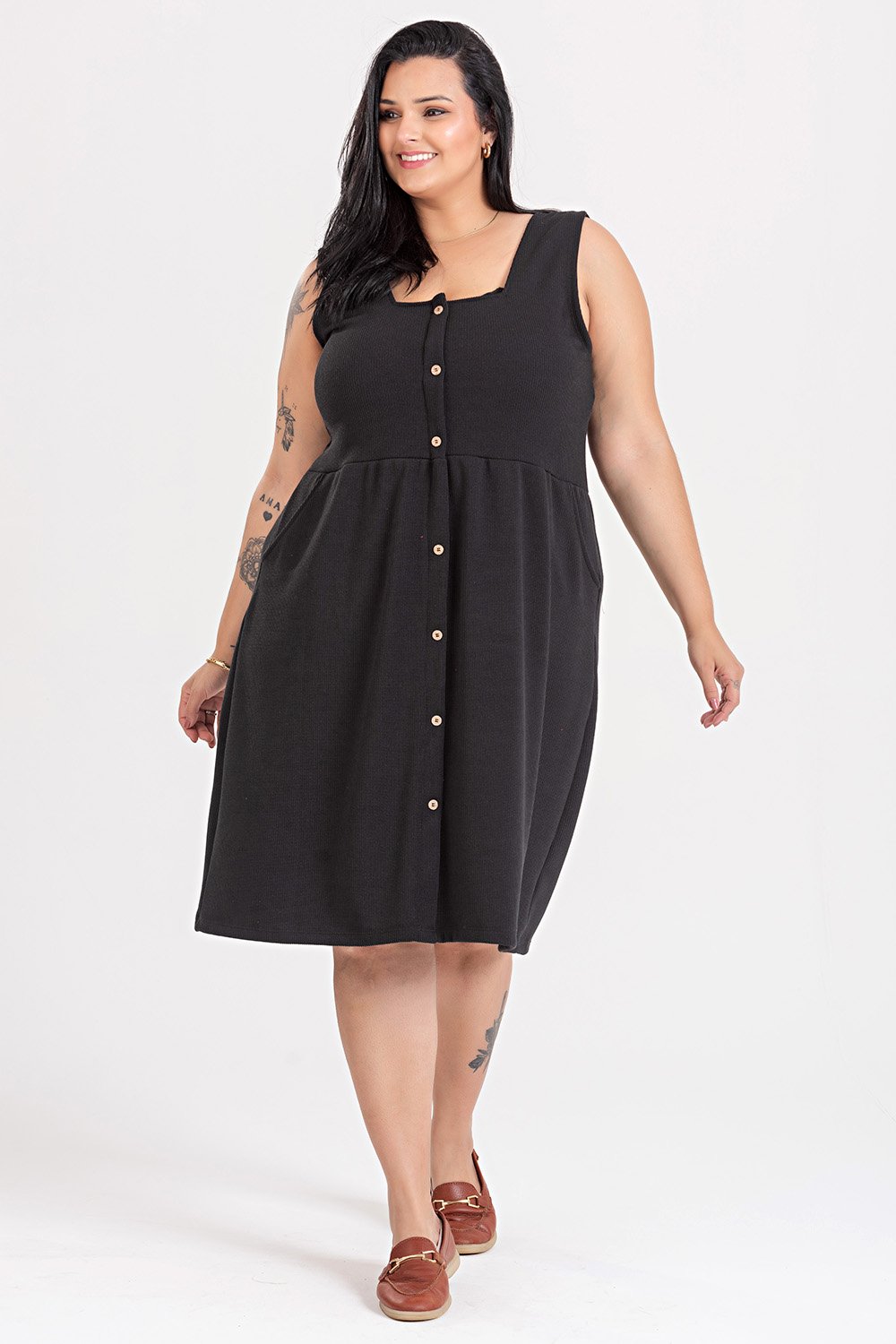 Vestido Feminino Plus Size Malha Madri C/ Detalhe de Botões Serena