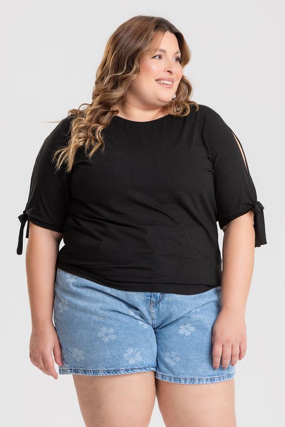 Blusa Feminina Plus Size com Recortes e Amarração nas Mangas | Conforto e Estilo
