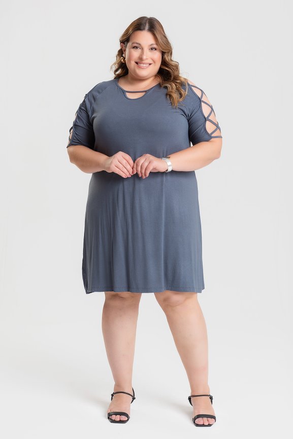 Vestido Plus Size Evasê com Manga Trançada | Conforto e Estilo