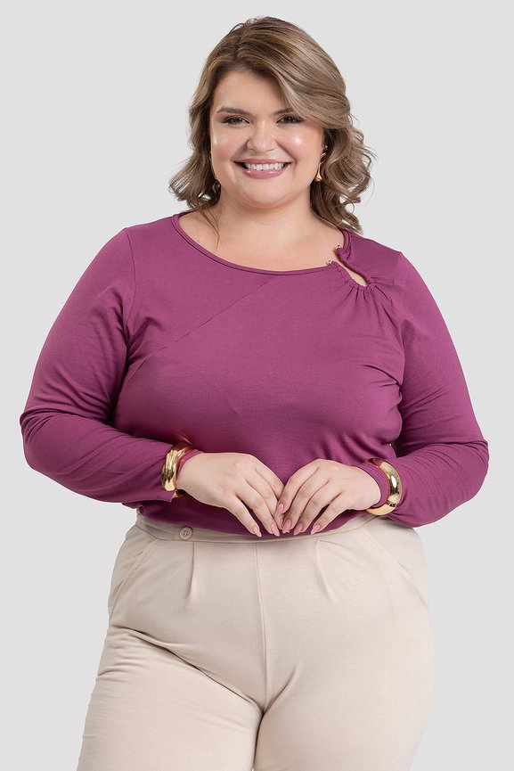 Blusa Plus Size em Viscolycra com Manga Longa e Metal Dourado