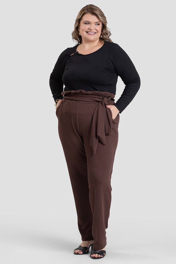Calça Plus Size Cintura Alta Paperbag com Faixa e Bolsos